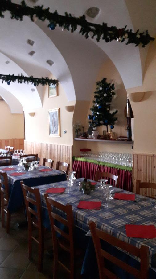Trattoria Bar Pace Hotel Re Exterior photo